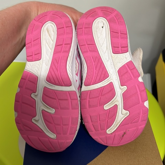 Asics Girls Tennis Shoes. - Picture 5 of 5